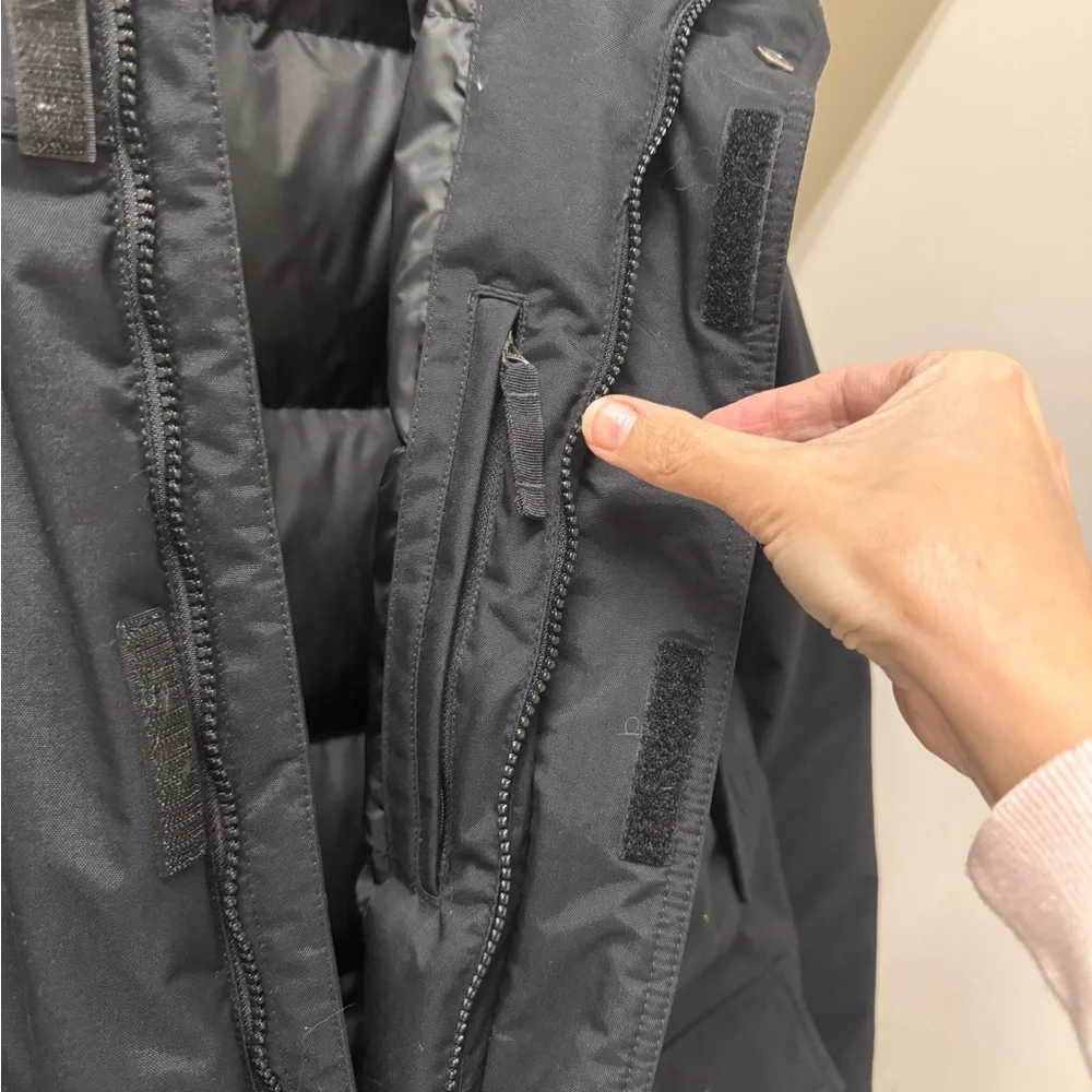 Men's Eddie Bauer Superior Down Stadium Coat - Picture 4 of 8